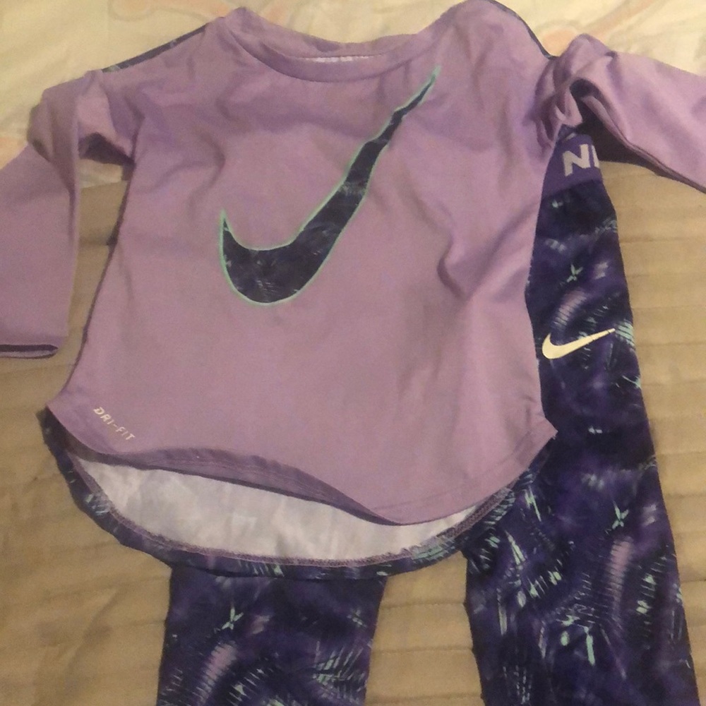 Girls Nike 2 piece dri fit outfit